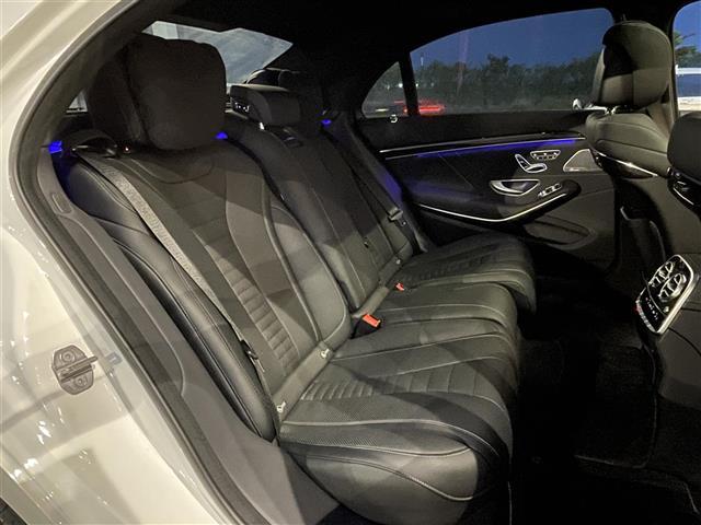 Sクラス S560ロング スポーツリミテッド 純正ナビ 全方位カメラ レーダークルーズコントロール 2.0ETC サンルーフ 黒革 電動リアゲート 全席シートヒーター エアシート 純正マット 全席パワーシート 前後コーナーセンサー全ドアイージー(25枚目)