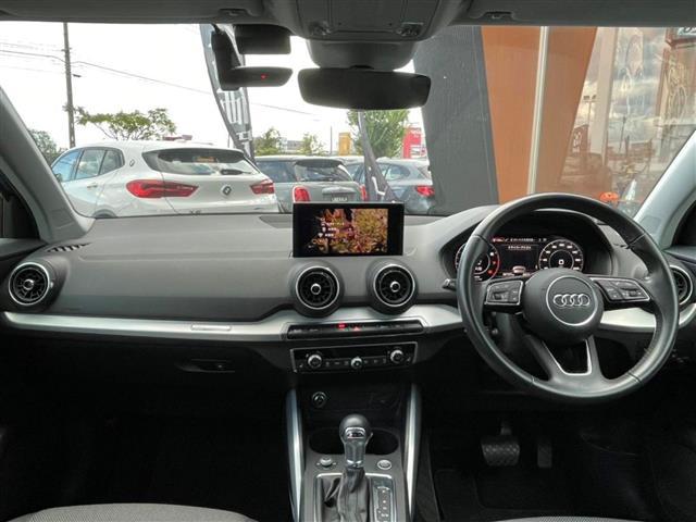 Ｑ２ ３０ＴＦＳＩスポーツ　純正ＨＤＤナビ／ＡＭ／ＦＭ／ＣＤ／ＤＶＤ／ＢＴ／ＴＶフルセグ／アウディコネクト／ＥＴＣ２．０／ドライブレコーダー／バックカメラ／シートヒーター／クルーズコントロール／プッシュスタート（2枚目）