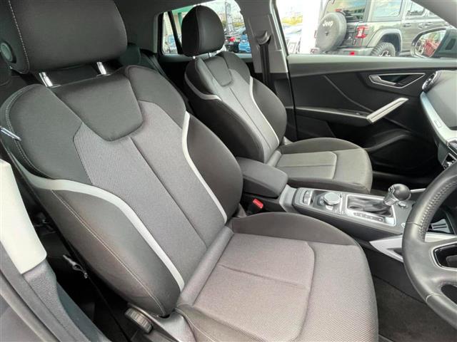 Ｑ２ ３０ＴＦＳＩスポーツ　純正ＨＤＤナビ／ＡＭ／ＦＭ／ＣＤ／ＤＶＤ／ＢＴ／ＴＶフルセグ／アウディコネクト／ＥＴＣ２．０／ドライブレコーダー／バックカメラ／シートヒーター／クルーズコントロール／プッシュスタート（18枚目）
