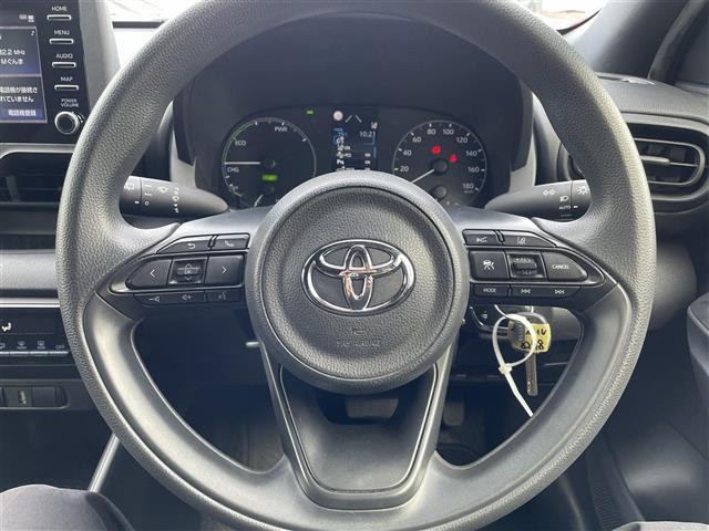 ヤリス ハイブリッドX 7型ディスプレイオーディオ FM AM BT Miracast バックカメラ ビルトインETC 横滑り防止装置 レーンキープアシスト 衝突軽減ブレーキ アイドリングストップ スペアキー フロアマット(14枚目)