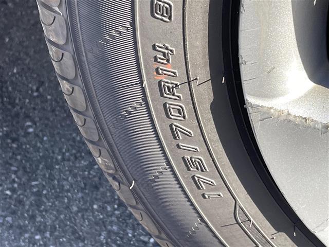 ヤリス ハイブリッドX 7型ディスプレイオーディオ FM AM BT Miracast バックカメラ ビルトインETC 横滑り防止装置 レーンキープアシスト 衝突軽減ブレーキ アイドリングストップ スペアキー フロアマット(42枚目)