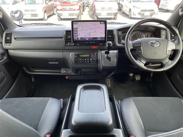 レジアスエースバン スーパーＧＬ　ダークプライムＩＩ　４ＷＤ　ＴＲＤエアロ（Ｆ／Ｓ／Ｒ）　アルパイン１１型ナビ　ＣＤ　ＤＶＤ　ＢＴ　フルセグ　バックカメラ　ステアリングスイッチ　両側パワースライドドア　ビルトインＥＴＣ　ＡＣ１００Ｖ電源　スマートキー×２（2枚目）