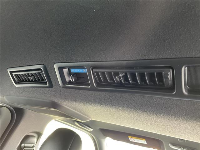 レジアスエースバン スーパーＧＬ　ダークプライムＩＩ　４ＷＤ　ＴＲＤエアロ（Ｆ／Ｓ／Ｒ）　アルパイン１１型ナビ　ＣＤ　ＤＶＤ　ＢＴ　フルセグ　バックカメラ　ステアリングスイッチ　両側パワースライドドア　ビルトインＥＴＣ　ＡＣ１００Ｖ電源　スマートキー×２（17枚目）