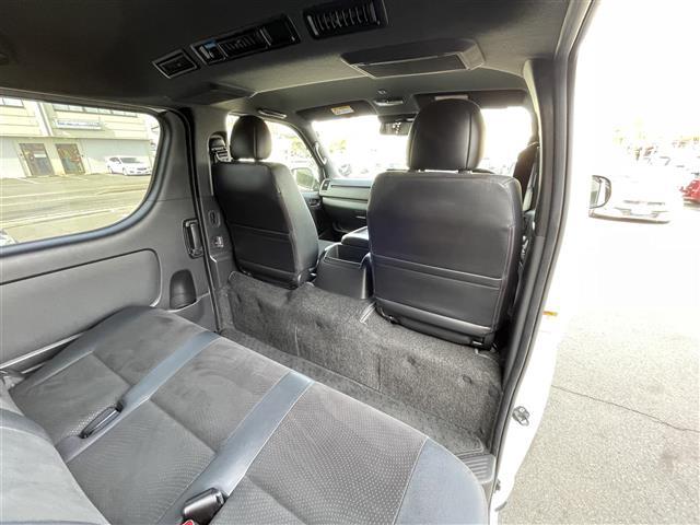 レジアスエースバン スーパーＧＬ　ダークプライムＩＩ　４ＷＤ　ＴＲＤエアロ（Ｆ／Ｓ／Ｒ）　アルパイン１１型ナビ　ＣＤ　ＤＶＤ　ＢＴ　フルセグ　バックカメラ　ステアリングスイッチ　両側パワースライドドア　ビルトインＥＴＣ　ＡＣ１００Ｖ電源　スマートキー×２（24枚目）