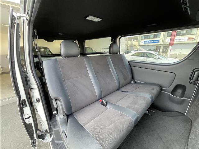 レジアスエースバン スーパーＧＬ　ダークプライムＩＩ　４ＷＤ　ＴＲＤエアロ（Ｆ／Ｓ／Ｒ）　アルパイン１１型ナビ　ＣＤ　ＤＶＤ　ＢＴ　フルセグ　バックカメラ　ステアリングスイッチ　両側パワースライドドア　ビルトインＥＴＣ　ＡＣ１００Ｖ電源　スマートキー×２（25枚目）