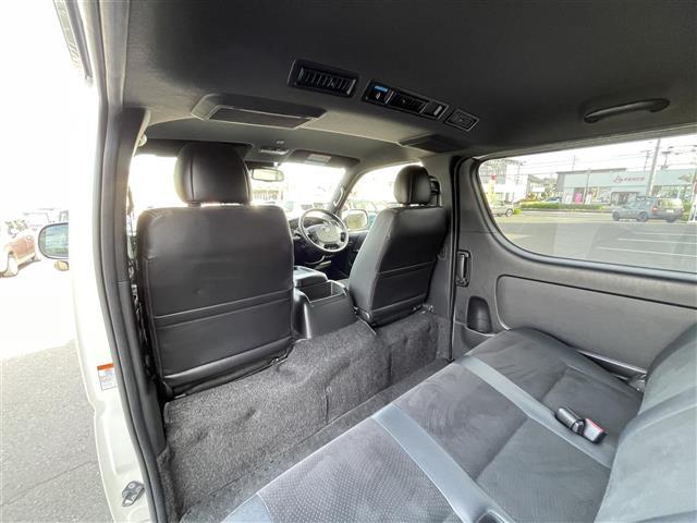 レジアスエースバン スーパーＧＬ　ダークプライムＩＩ　４ＷＤ　ＴＲＤエアロ（Ｆ／Ｓ／Ｒ）　アルパイン１１型ナビ　ＣＤ　ＤＶＤ　ＢＴ　フルセグ　バックカメラ　ステアリングスイッチ　両側パワースライドドア　ビルトインＥＴＣ　ＡＣ１００Ｖ電源　スマートキー×２（27枚目）