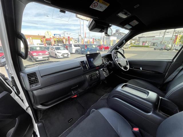 レジアスエースバン スーパーＧＬ　ダークプライムＩＩ　４ＷＤ　ＴＲＤエアロ（Ｆ／Ｓ／Ｒ）　アルパイン１１型ナビ　ＣＤ　ＤＶＤ　ＢＴ　フルセグ　バックカメラ　ステアリングスイッチ　両側パワースライドドア　ビルトインＥＴＣ　ＡＣ１００Ｖ電源　スマートキー×２（30枚目）