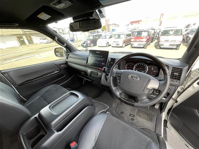 レジアスエースバン スーパーＧＬ　ダークプライムＩＩ　４ＷＤ　ＴＲＤエアロ（Ｆ／Ｓ／Ｒ）　アルパイン１１型ナビ　ＣＤ　ＤＶＤ　ＢＴ　フルセグ　バックカメラ　ステアリングスイッチ　両側パワースライドドア　ビルトインＥＴＣ　ＡＣ１００Ｖ電源　スマートキー×２（31枚目）