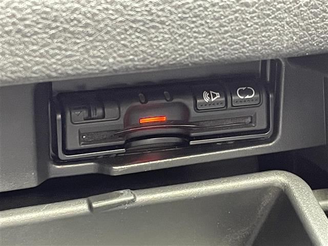 セレナ ハイウェイスターＧ　純正９型ナビ　ＣＤ　ＤＶＤ　ＢＤ　ＳＤ　ＵＳＢ　ＢＴ　フルセグＴＶ　両側パワースライドドア　アラウンドビューモニター　ビルトインＥＴＣ　横滑り防止装置　エマブレ　アイドリングストップ　純正フロアマット（12枚目）