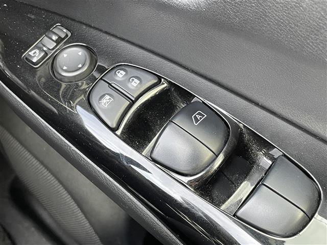 セレナ ハイウェイスターＧ　純正９型ナビ　ＣＤ　ＤＶＤ　ＢＤ　ＳＤ　ＵＳＢ　ＢＴ　フルセグＴＶ　両側パワースライドドア　アラウンドビューモニター　ビルトインＥＴＣ　横滑り防止装置　エマブレ　アイドリングストップ　純正フロアマット（13枚目）