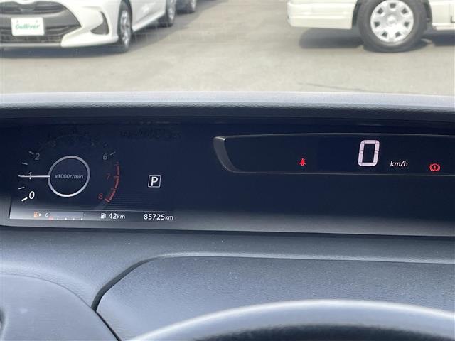 セレナ ハイウェイスターＧ　純正９型ナビ　ＣＤ　ＤＶＤ　ＢＤ　ＳＤ　ＵＳＢ　ＢＴ　フルセグＴＶ　両側パワースライドドア　アラウンドビューモニター　ビルトインＥＴＣ　横滑り防止装置　エマブレ　アイドリングストップ　純正フロアマット（14枚目）