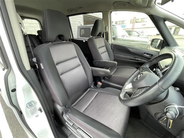 セレナ ハイウェイスターＧ　純正９型ナビ　ＣＤ　ＤＶＤ　ＢＤ　ＳＤ　ＵＳＢ　ＢＴ　フルセグＴＶ　両側パワースライドドア　アラウンドビューモニター　ビルトインＥＴＣ　横滑り防止装置　エマブレ　アイドリングストップ　純正フロアマット（20枚目）