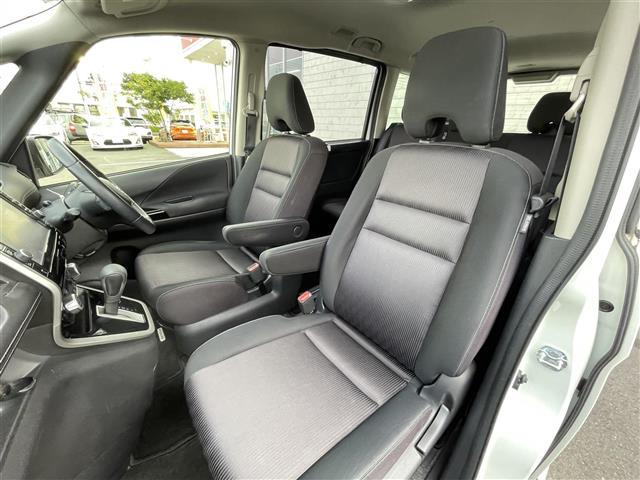 セレナ ハイウェイスターＧ　純正９型ナビ　ＣＤ　ＤＶＤ　ＢＤ　ＳＤ　ＵＳＢ　ＢＴ　フルセグＴＶ　両側パワースライドドア　アラウンドビューモニター　ビルトインＥＴＣ　横滑り防止装置　エマブレ　アイドリングストップ　純正フロアマット（22枚目）