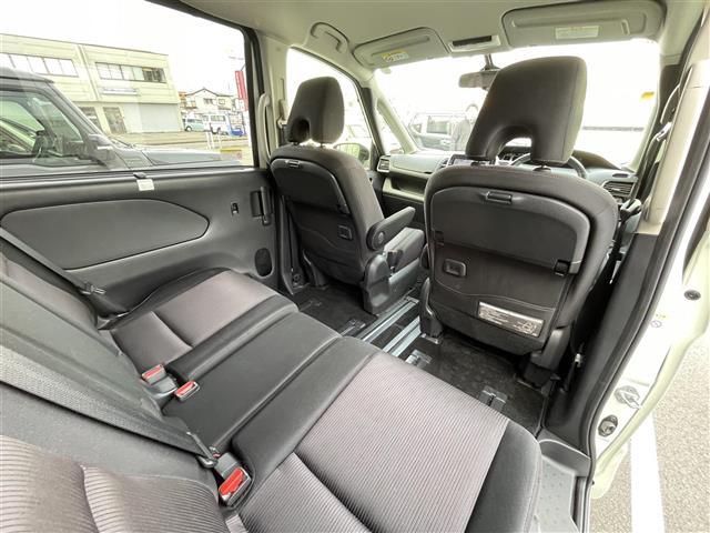 セレナ ハイウェイスターＧ　純正９型ナビ　ＣＤ　ＤＶＤ　ＢＤ　ＳＤ　ＵＳＢ　ＢＴ　フルセグＴＶ　両側パワースライドドア　アラウンドビューモニター　ビルトインＥＴＣ　横滑り防止装置　エマブレ　アイドリングストップ　純正フロアマット（25枚目）