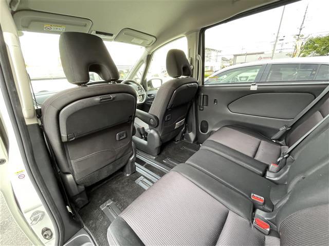 セレナ ハイウェイスターＧ　純正９型ナビ　ＣＤ　ＤＶＤ　ＢＤ　ＳＤ　ＵＳＢ　ＢＴ　フルセグＴＶ　両側パワースライドドア　アラウンドビューモニター　ビルトインＥＴＣ　横滑り防止装置　エマブレ　アイドリングストップ　純正フロアマット（27枚目）