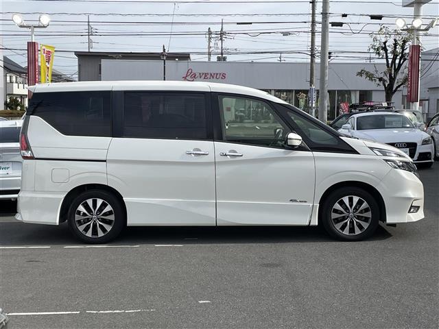 セレナ ハイウェイスターＧ　純正９型ナビ　ＣＤ　ＤＶＤ　ＢＤ　ＳＤ　ＵＳＢ　ＢＴ　フルセグＴＶ　両側パワースライドドア　アラウンドビューモニター　ビルトインＥＴＣ　横滑り防止装置　エマブレ　アイドリングストップ　純正フロアマット（40枚目）