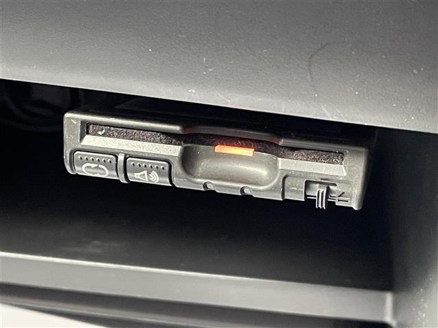 セレナ ハイウェイスター　ＶセレクションＩＩ　カロッツェリア１０型ナビ　ＣＤ　ＤＶＤ　ＢＤ　ＳＤ　ＵＳＢ　ＢＴ　フルセグＴＶ　両側パワースライドドア　アラウンドビューモニター　デジタルインナーミラー　プロパイロット　クルーズコントロール　スペアキ（12枚目）