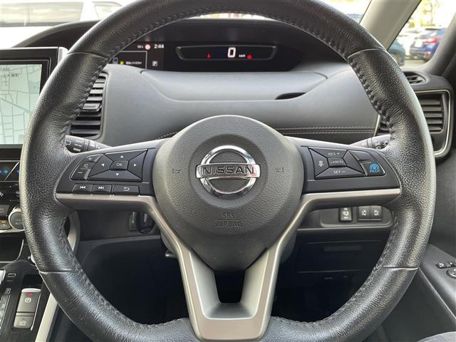 セレナ ハイウェイスター　ＶセレクションＩＩ　カロッツェリア１０型ナビ　ＣＤ　ＤＶＤ　ＢＤ　ＳＤ　ＵＳＢ　ＢＴ　フルセグＴＶ　両側パワースライドドア　アラウンドビューモニター　デジタルインナーミラー　プロパイロット　クルーズコントロール　スペアキ（17枚目）