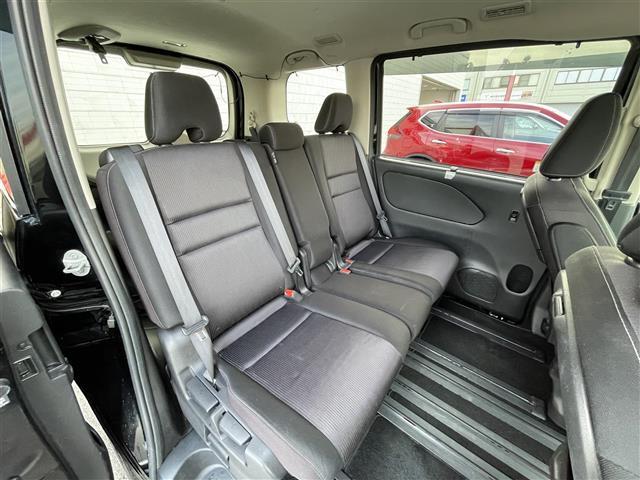 セレナ ハイウェイスター　ＶセレクションＩＩ　カロッツェリア１０型ナビ　ＣＤ　ＤＶＤ　ＢＤ　ＳＤ　ＵＳＢ　ＢＴ　フルセグＴＶ　両側パワースライドドア　アラウンドビューモニター　デジタルインナーミラー　プロパイロット　クルーズコントロール　スペアキ（26枚目）