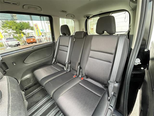 セレナ ハイウェイスター　ＶセレクションＩＩ　カロッツェリア１０型ナビ　ＣＤ　ＤＶＤ　ＢＤ　ＳＤ　ＵＳＢ　ＢＴ　フルセグＴＶ　両側パワースライドドア　アラウンドビューモニター　デジタルインナーミラー　プロパイロット　クルーズコントロール　スペアキ（28枚目）