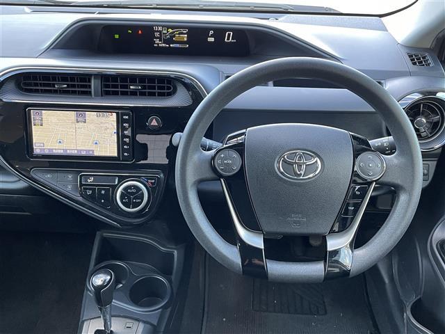 アクア Ｓスタイルブラック　ワンオーナー　純正ナビ　ＣＤ　ＤＶＤ　ＳＤ　Ｂｌｕｅｔｏｏｔｈ　フルセグ　バックカメラ　ビルトインＥＴＣ　ドライブレコーダー　ステアリングリモコン　横滑り防止装置　衝突軽減ブレーキ　レーンアシスト（4枚目）