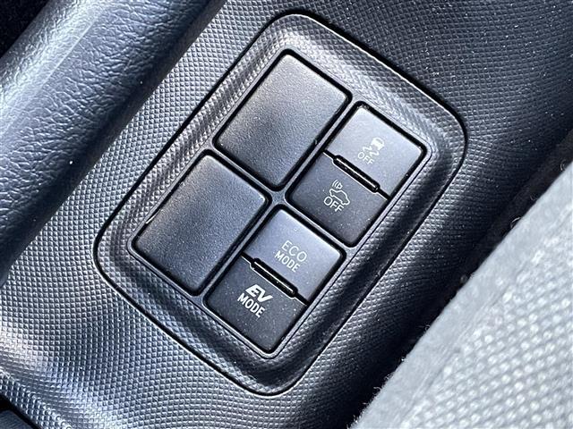 アクア Ｓスタイルブラック　ワンオーナー　純正ナビ　ＣＤ　ＤＶＤ　ＳＤ　Ｂｌｕｅｔｏｏｔｈ　フルセグ　バックカメラ　ビルトインＥＴＣ　ドライブレコーダー　ステアリングリモコン　横滑り防止装置　衝突軽減ブレーキ　レーンアシスト（13枚目）