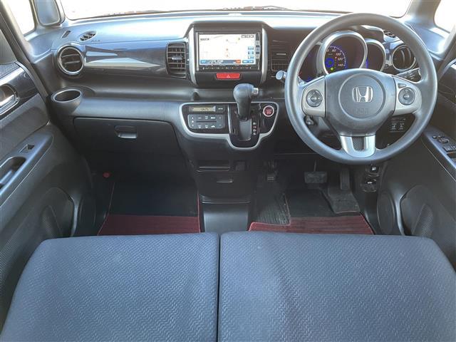 Ｎ－ＢＯＸカスタム Ｇ・ターボパッケージ　ターボ　純正メモリナビ　ＣＤ　ＤＶＤ　ＢＴ　フルセグ　両側パワースライドドア　バックカメラ　ＥＴＣ　クルーズコントロール　パドルシフト　無限グリル　純正アルミホイール　プッシュスタート　スマートキー（2枚目）