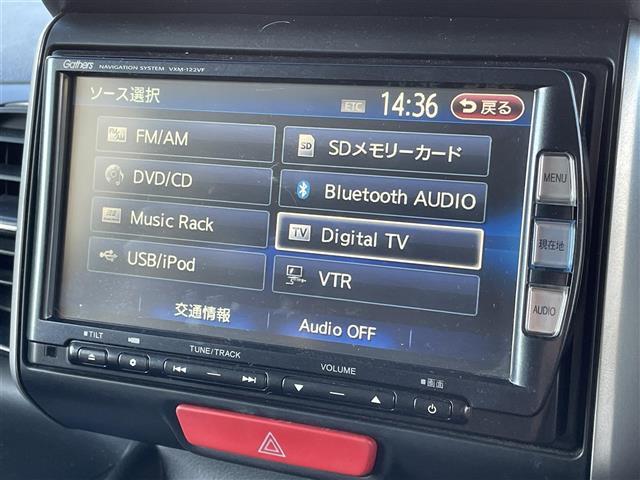 Ｎ－ＢＯＸカスタム Ｇ・ターボパッケージ　ターボ　純正メモリナビ　ＣＤ　ＤＶＤ　ＢＴ　フルセグ　両側パワースライドドア　バックカメラ　ＥＴＣ　クルーズコントロール　パドルシフト　無限グリル　純正アルミホイール　プッシュスタート　スマートキー（4枚目）