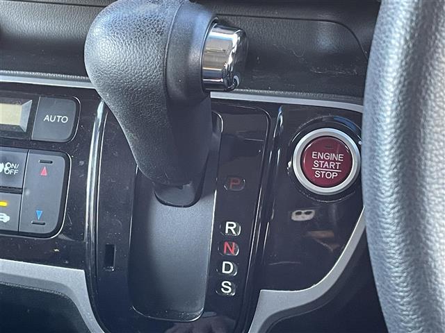 Ｎ－ＢＯＸカスタム Ｇ・ターボパッケージ　ターボ　純正メモリナビ　ＣＤ　ＤＶＤ　ＢＴ　フルセグ　両側パワースライドドア　バックカメラ　ＥＴＣ　クルーズコントロール　パドルシフト　無限グリル　純正アルミホイール　プッシュスタート　スマートキー（8枚目）