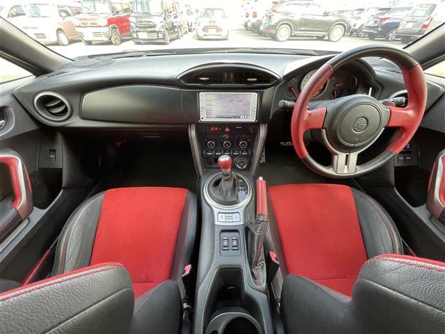 86 GTリミテッド 純正7インチナビ CD Bluetooth バックカメラ ETC ハーフレザーシート シートヒーター パドルシフト 横滑り防止装置 純正アルミホイール 純正フロアマット プッシュスタート スマートキー(2枚目)