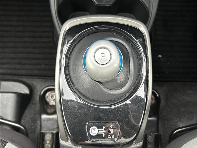 ノート ｅ－パワー　Ｘ　純正ナビ【フルセグＴＶ／ＦＭ・ＡＭ／　】全方位カメラ　衝突軽減　前後コーナーセンサー　オートライト　ステアリングスイッチ　ＥＴＣ　横滑り防止　レーンキープアシスト　スマートキー　プッシュスタート（11枚目）