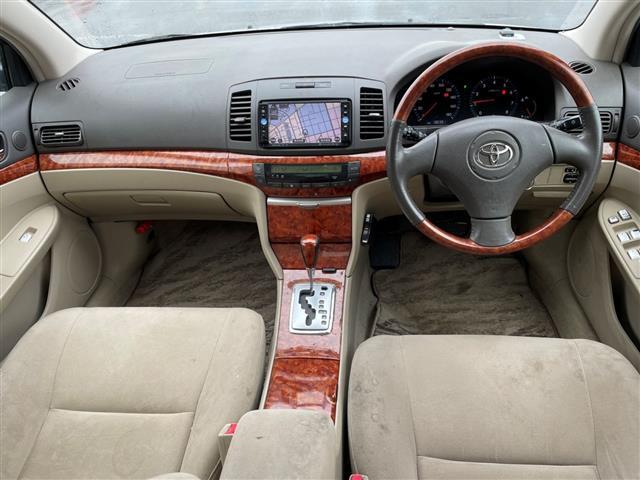 プレミオ X Lパッケージプライムセレクション 4WD 純正ナビ(AN/FM/CD/DVD)バックカメラ ETC 革巻きウッドコンビステアリング 社外アルミホイール 電格ミラー 純正フロアマット AUTOライト HIDヘッドライト フォグランプ(2枚目)