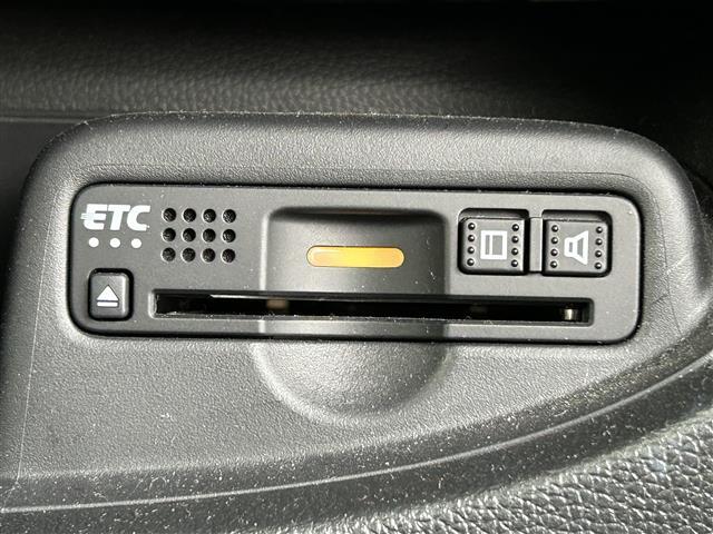 Ｎ－ＯＮＥ プレミアム　ワンオーナー　衝突軽減ブレーキ　革巻きステアリング　クルーズコントロール　アイドリングストップ　ＥＴＣ　ハーフレザーシート　ステアリングスイッチ　純正ナビ　ＢＴ　バックカメラ　ＨＩＤヘッドライト（7枚目）