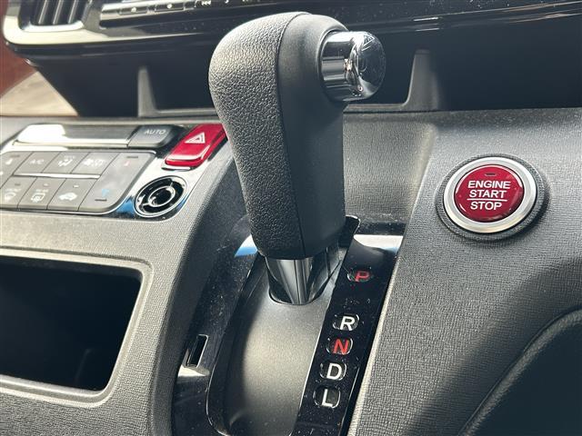 Ｎ－ＯＮＥ プレミアム　ワンオーナー　衝突軽減ブレーキ　革巻きステアリング　クルーズコントロール　アイドリングストップ　ＥＴＣ　ハーフレザーシート　ステアリングスイッチ　純正ナビ　ＢＴ　バックカメラ　ＨＩＤヘッドライト（11枚目）