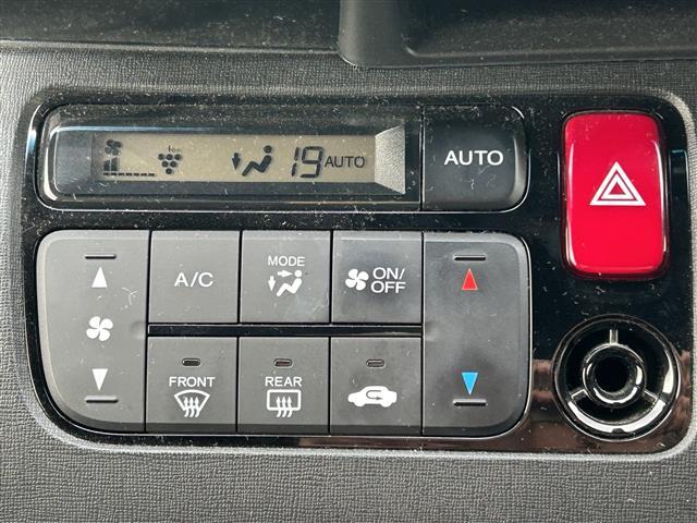 Ｎ－ＯＮＥ プレミアム　ワンオーナー　衝突軽減ブレーキ　革巻きステアリング　クルーズコントロール　アイドリングストップ　ＥＴＣ　ハーフレザーシート　ステアリングスイッチ　純正ナビ　ＢＴ　バックカメラ　ＨＩＤヘッドライト（12枚目）