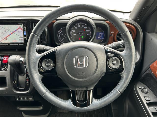 Ｎ－ＯＮＥ プレミアム　ワンオーナー　衝突軽減ブレーキ　革巻きステアリング　クルーズコントロール　アイドリングストップ　ＥＴＣ　ハーフレザーシート　ステアリングスイッチ　純正ナビ　ＢＴ　バックカメラ　ＨＩＤヘッドライト（13枚目）