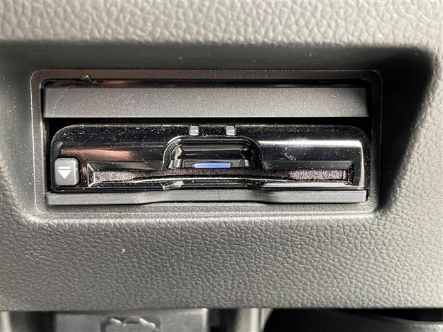 スイフト ハイブリッドRS ワンオーナー 衝突軽減 純正ナビ(AM/FM/CD/DVD/BT/フルセグ)全方位カメラ ETC 社外前後ドライブレコーダー 追従クルーズコントロール 寒冷地仕様 シートヒーター ミラーヒーター(7枚目)