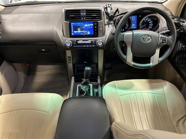 ランドクルーザープラド ＴＸ　社外ナビ（ＡＭ／ＦＭ／ＣＤ／ＤＶＤ／ＢＴ／フルセグ）バックカメラ　ＥＴＣ　ＡＵＴＯライト　社外ＬＥＤヘッドライト　横滑り防止　プッシュスタート　スマートキー（2枚目）