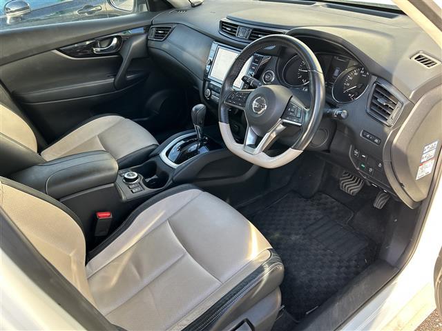 エクストレイル モード・プレミアｉ　ハイコントラストインテリア　衝突軽減　プロパイロット　全方位カメラ　純正ナビ（ＡＭ／ＦＭ／ＣＤ／ＤＶＤ／ＢＴ／フルセグ）ＥＴＣ　デジタルインナーミラー　ドライブレコーダー　追従クルーズコントロール　パワーバックドア　ルーフレール（20枚目）