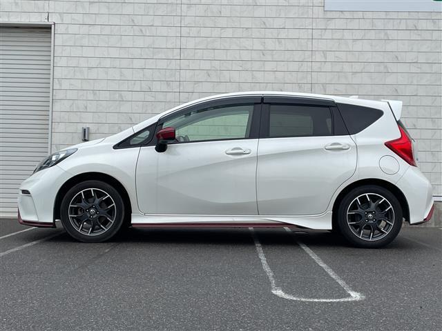 ノート ニスモ　純正ナビ（ＡＭ／ＦＭ／ＣＤ／ＢＴ／フルセグ）バックカメラ　ＥＴＣ　ＡＵＴＯライト　ＬＥＤヘッドライト　純正フロアマット　ドアバイザー　電格ミラー　横滑り防止　プッシュスタート　スマートキー（32枚目）