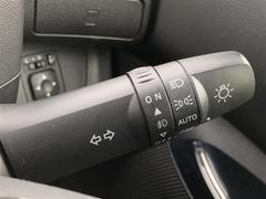 【オートライト（ＡＵＴＯ）】外の明るさをシステムが感知して、自動でヘッドライトが点灯します！ヘッドライトをつけ忘れを防ぐ便利機能です。 6
