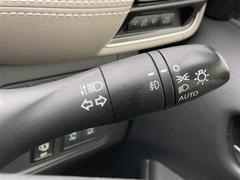 【オートライト（ＡＵＴＯ）】外の明るさをシステムが感知して、自動でヘッドライトが点灯します！ヘッドライトをつけ忘れを防ぐ便利機能です。 7