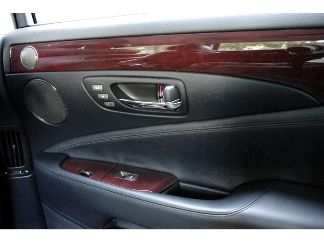 ＬＳ ＬＳ６００ｈＬ　サンルーフ　黒革　パワーシート　マークレビンソン　ＨＤＤ　地デジ　ＤＶＤ　リアエンタメ　フリップダウンモニター　バックカメラ　レーダークルーズ　プリクラッシュ（30枚目）