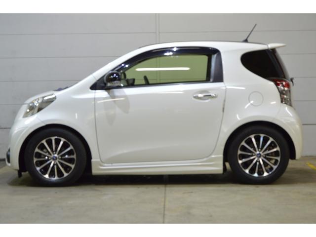ｉＱ １３０Ｇ　当社買取車両・純正ナビ・地デジ・ＶＴＲ・ＵＳＢ入力・ミラー一体型ＥＴＣ・ステアリングリモコン・プッシュスタート・リヤスポイラー・リヤガーニッシュ・オーバーヘッドコンソール・オートリトラクタブルミラー（5枚目）