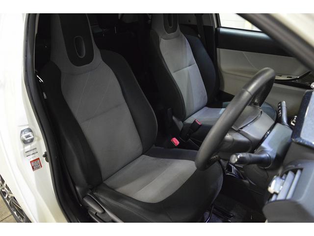 ｉＱ １３０Ｇ　当社買取車両・純正ナビ・地デジ・ＶＴＲ・ＵＳＢ入力・ミラー一体型ＥＴＣ・ステアリングリモコン・プッシュスタート・リヤスポイラー・リヤガーニッシュ・オーバーヘッドコンソール・オートリトラクタブルミラー（19枚目）