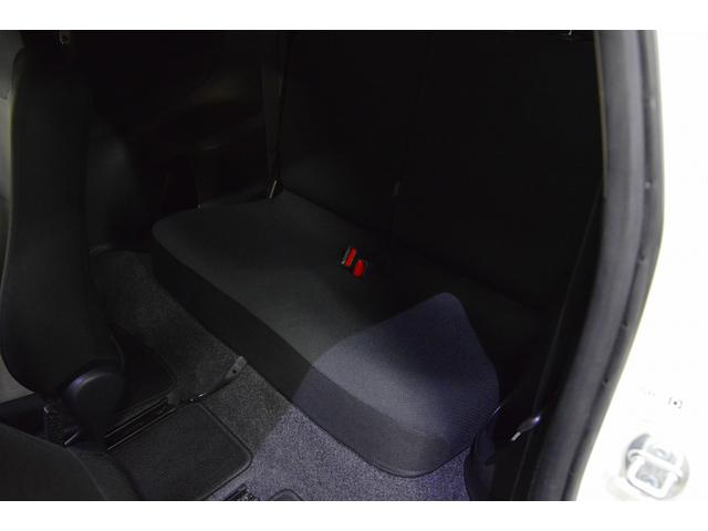ｉＱ １３０Ｇ　当社買取車両・純正ナビ・地デジ・ＶＴＲ・ＵＳＢ入力・ミラー一体型ＥＴＣ・ステアリングリモコン・プッシュスタート・リヤスポイラー・リヤガーニッシュ・オーバーヘッドコンソール・オートリトラクタブルミラー（24枚目）