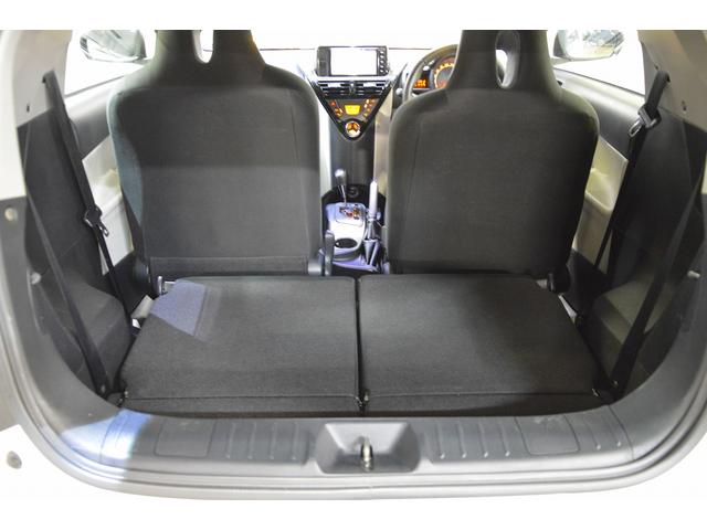 ｉＱ １３０Ｇ　当社買取車両・純正ナビ・地デジ・ＶＴＲ・ＵＳＢ入力・ミラー一体型ＥＴＣ・ステアリングリモコン・プッシュスタート・リヤスポイラー・リヤガーニッシュ・オーバーヘッドコンソール・オートリトラクタブルミラー（27枚目）