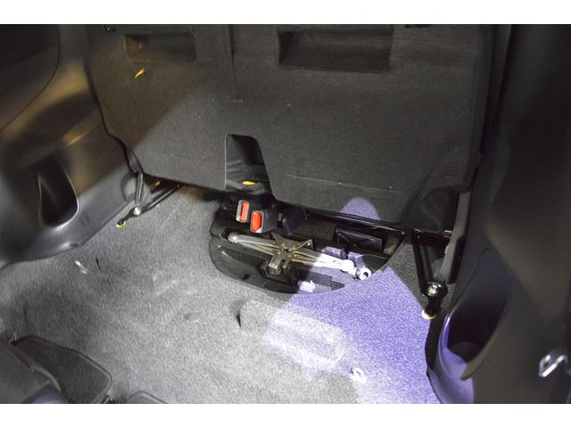 ｉＱ １３０Ｇ　当社買取車両・純正ナビ・地デジ・ＶＴＲ・ＵＳＢ入力・ミラー一体型ＥＴＣ・ステアリングリモコン・プッシュスタート・リヤスポイラー・リヤガーニッシュ・オーバーヘッドコンソール・オートリトラクタブルミラー（45枚目）