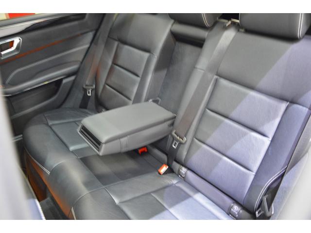 Ｅクラスステーションワゴン Ｅ４００　ステーションワゴン　アバンギャルド　当社買取車両・３３３ｐｓ３．５Ｌツインターボ・３６０°カメラ・ダイヤモンドホワイト・パノラミックルーフ・レーダーセーフティＰＫＧ・パークトロニック・キーレスゴー・前後シートヒーター・パワーバックドア（29枚目）