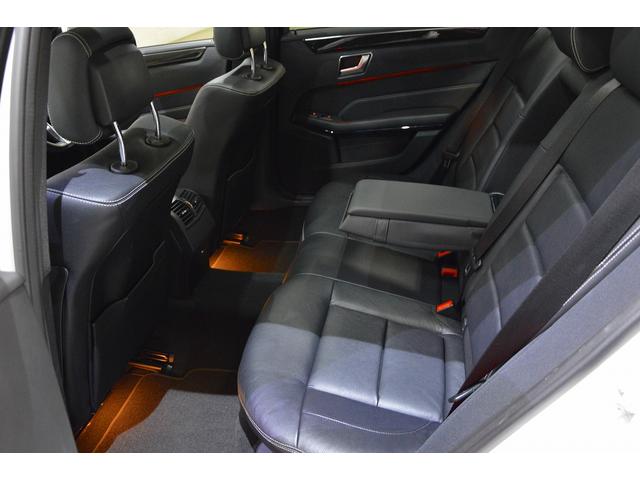 Ｅクラスステーションワゴン Ｅ４００　ステーションワゴン　アバンギャルド　当社買取車両・３３３ｐｓ３．５Ｌツインターボ・３６０°カメラ・ダイヤモンドホワイト・パノラミックルーフ・レーダーセーフティＰＫＧ・パークトロニック・キーレスゴー・前後シートヒーター・パワーバックドア（30枚目）